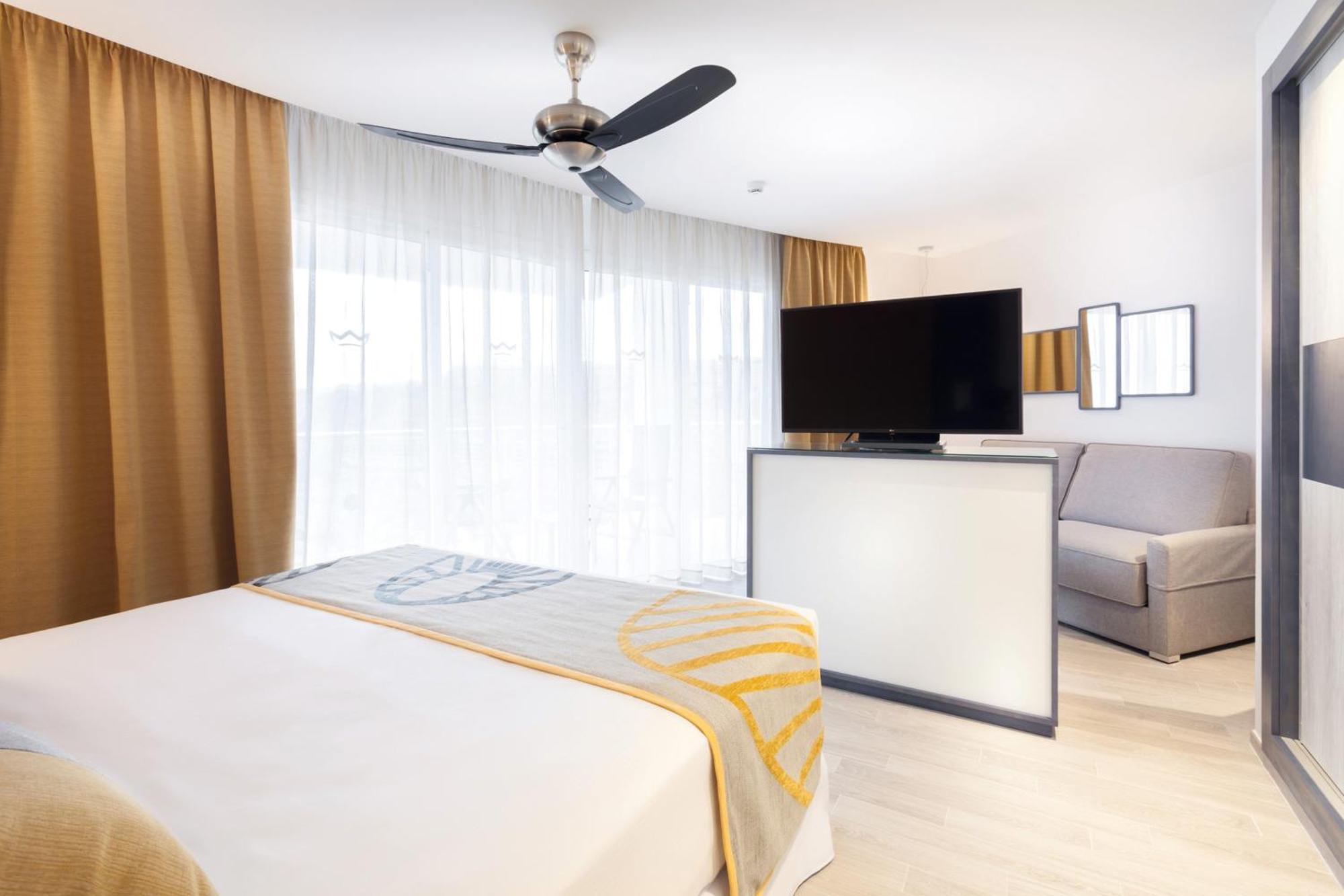 Junior Suite with Large Balcony and Sea View